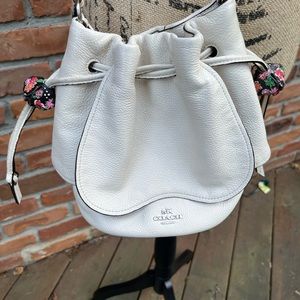 Authentic Coach Drawstring Crossbody Petal Bag Pebble Leather Chalk White EUC